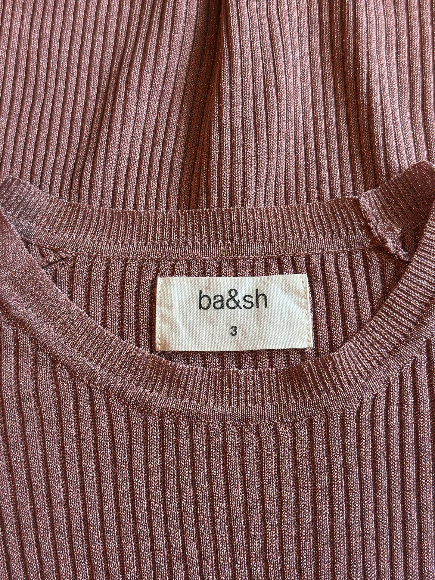 Pull manches courtes maille côtelée parme viscose T.40