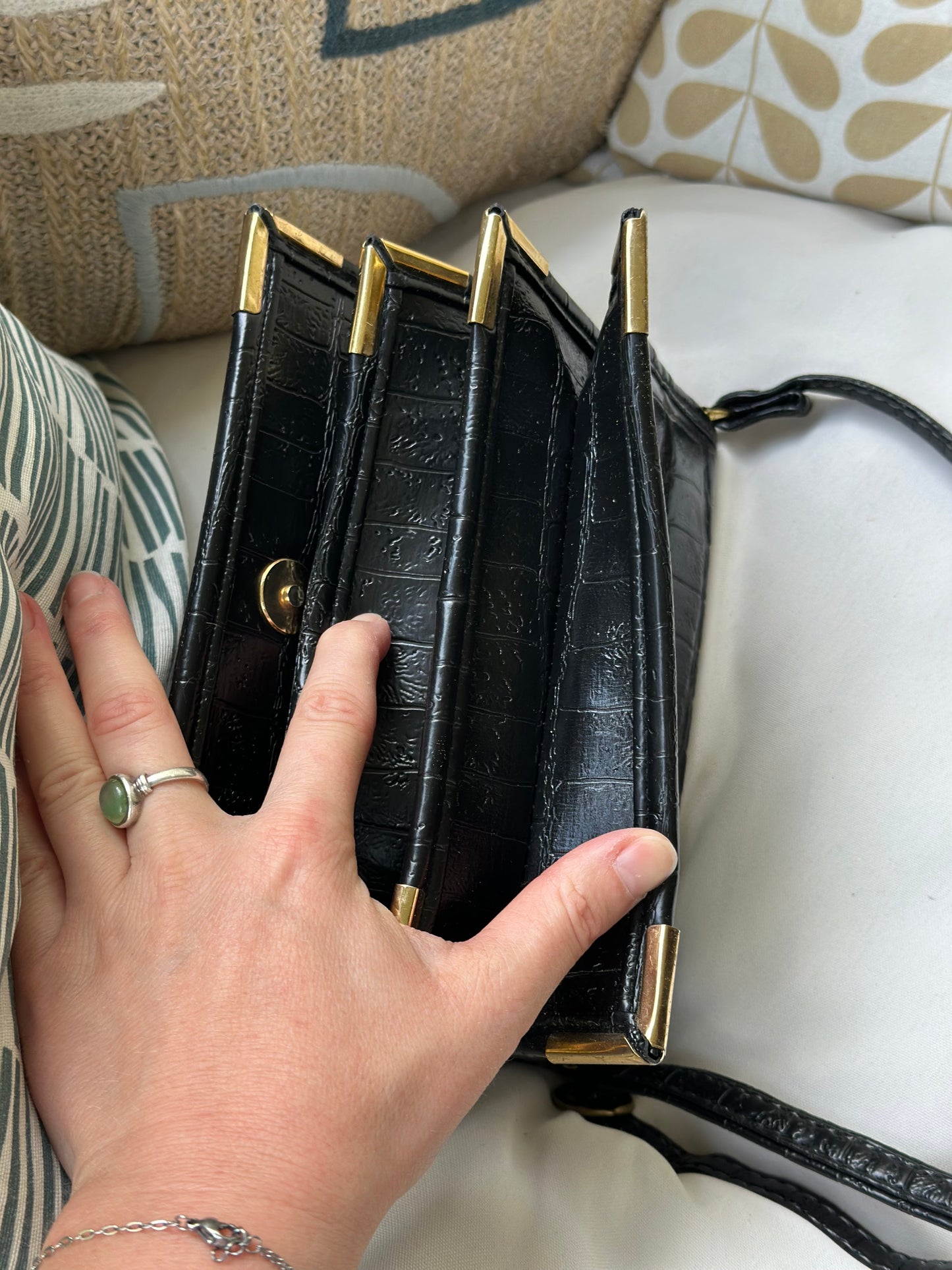 Sac bandoulière cuir noir effet croco vintage