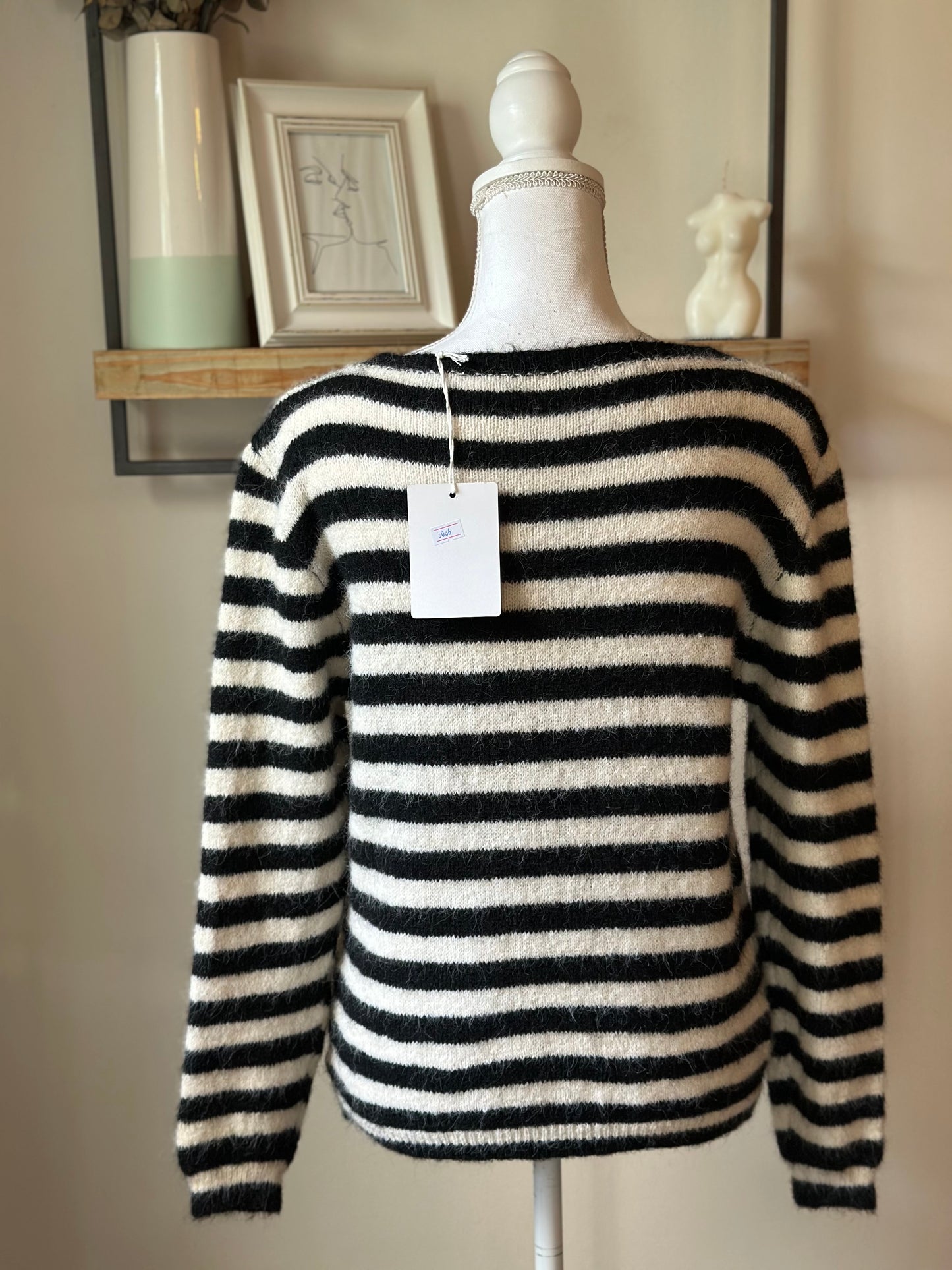 Pull rayé noir et écru en laine mélangée T.U neuf