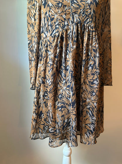 Robe fluide volantée imprimé noir col V manches longues T.38