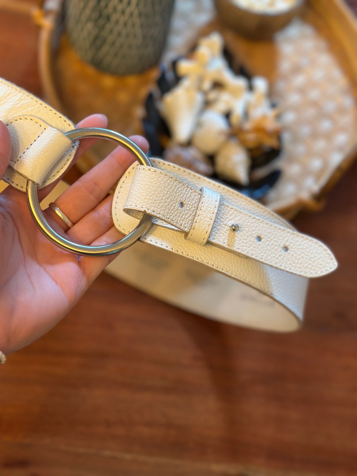 Ceinture blanc crème en cuir modèle vintage 20s’