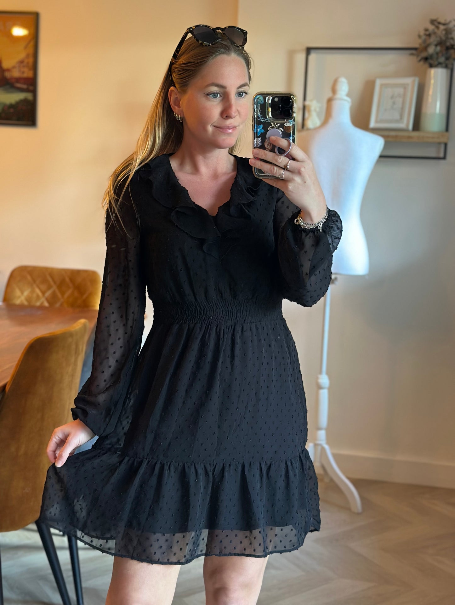 Robe noire plumetis à volants – T.36