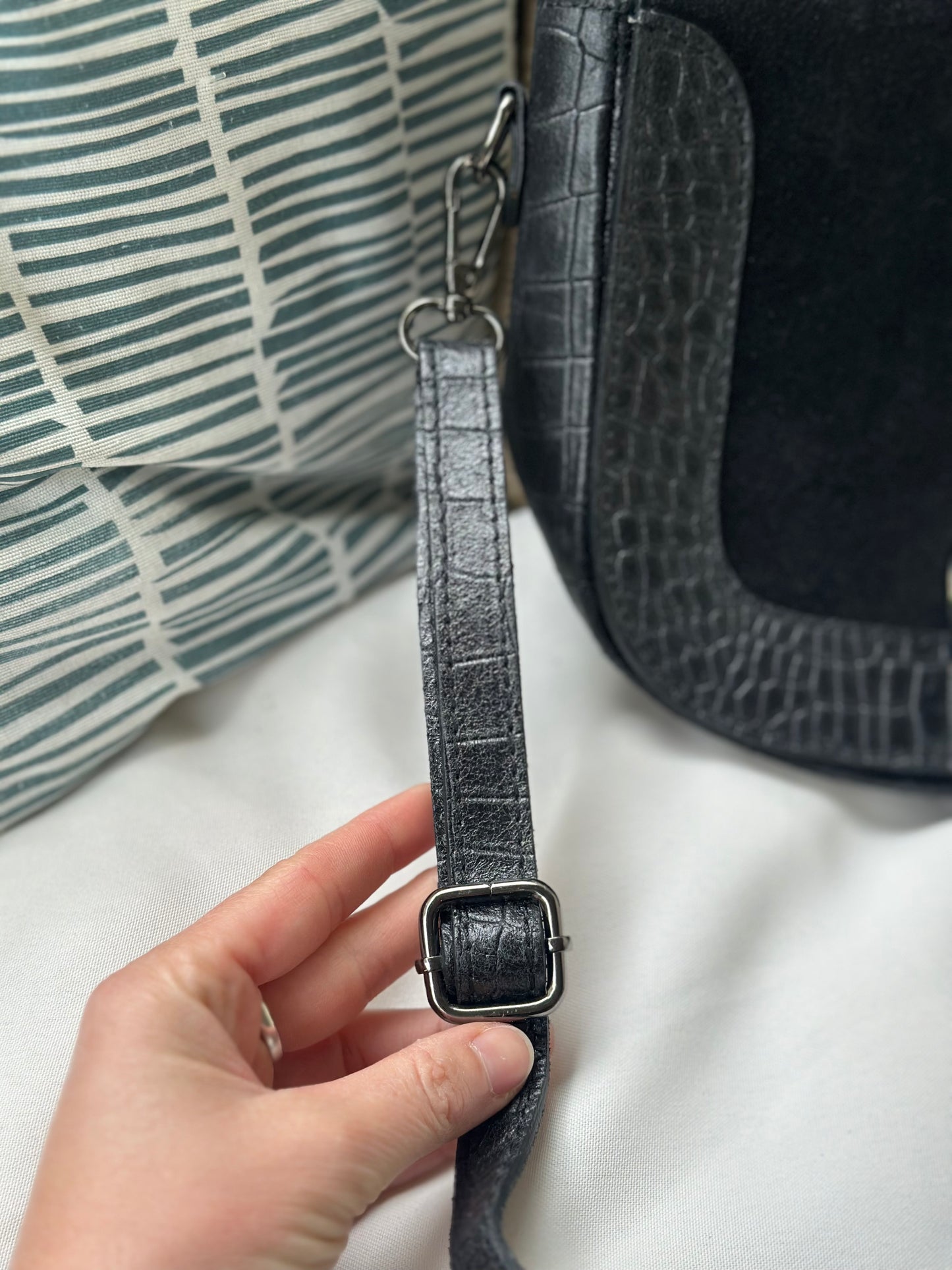 Sac bandoulière cuir et daim effet croco noir – fabriqué en Italie