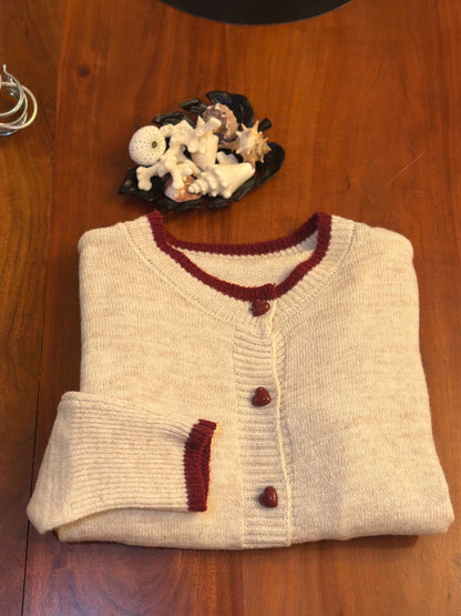 Gilet crème en laine boutons cœur rouges T.36 neuf