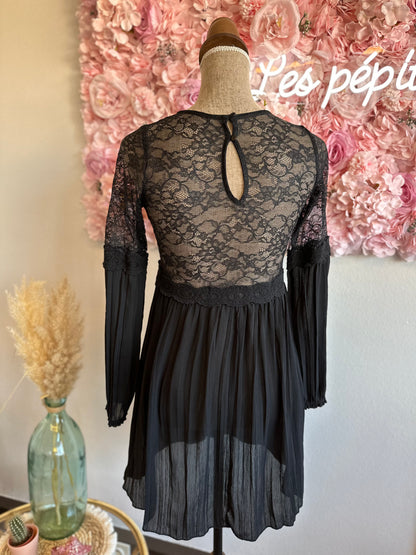 Robe noir en dentelle T.36