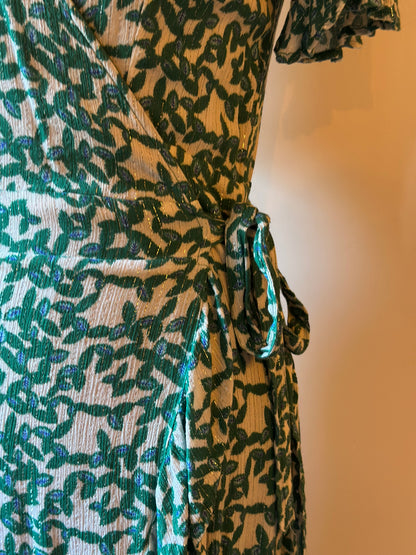 Robe portefeuille imprimé vert neuves T.38
