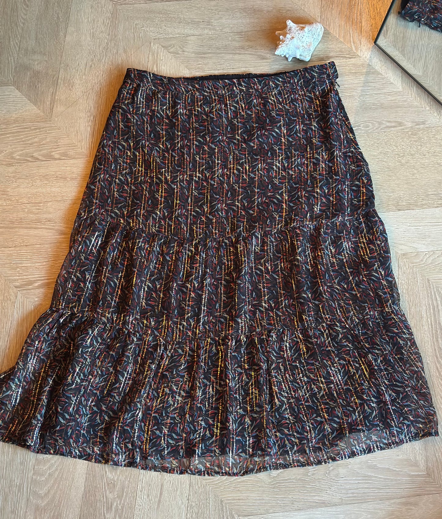 Jupe midi imprimée à fils lurex dorés T.44