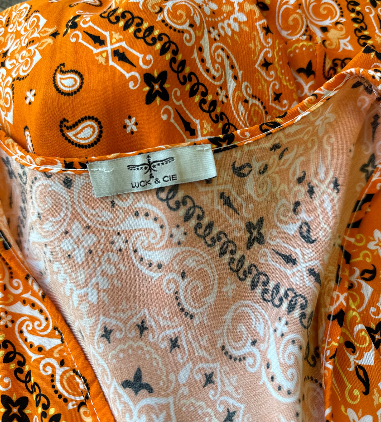 Robe fluide à coupe longue, motifs bandana orange et blanc, T.36