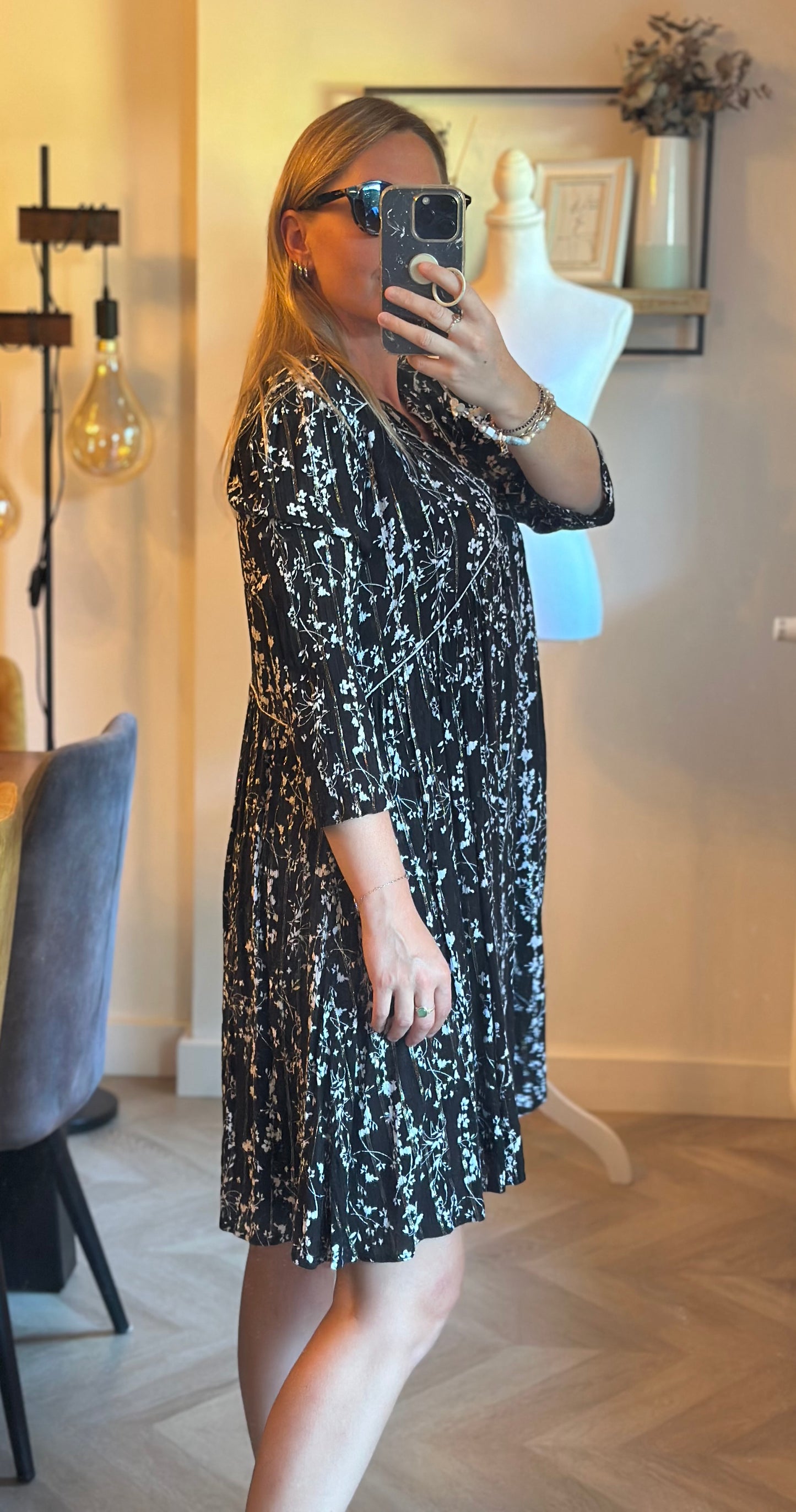 Robe Frezza coupe fluide fleurie noire et blanche T.38/2