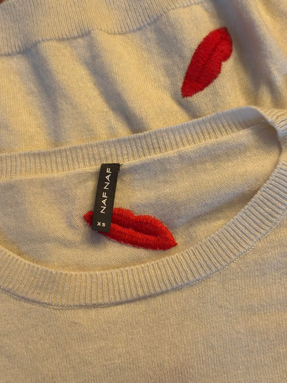 Pull en laine ivoire à motifs lèvres rouges T.34