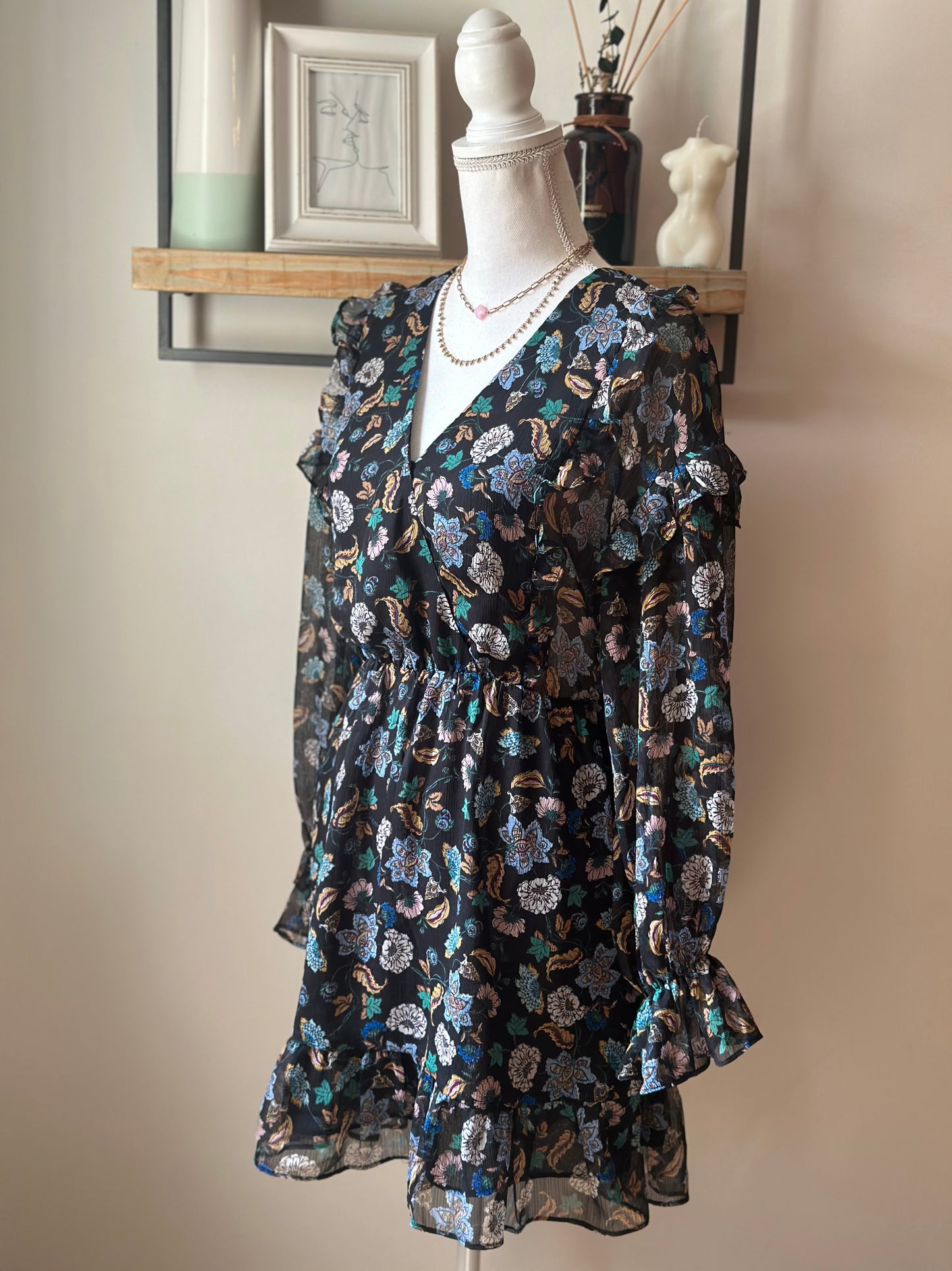 Robe fleurie à volants T.36