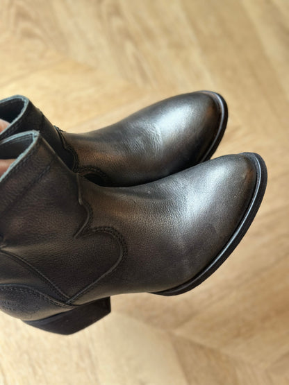 Bottines cuir noir talon P.37