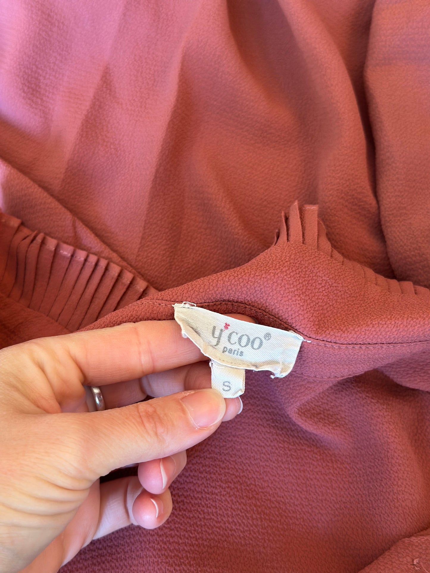 Chemise fluide rose détails plissés col et poignets T.36