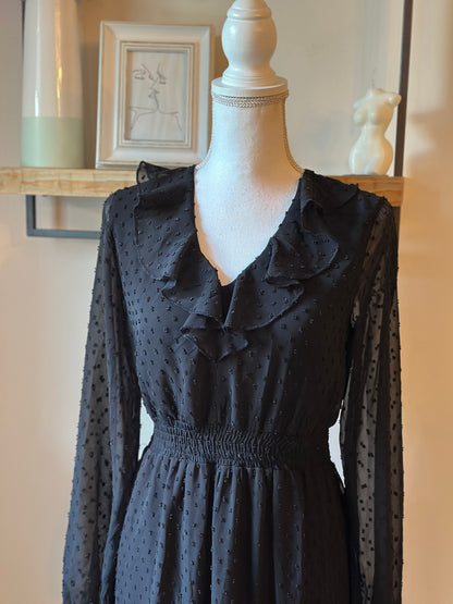 Robe noire plumetis à volants – T.36