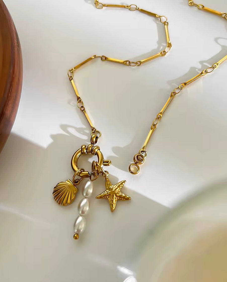 Collier “Trio Marin” – Acier inoxydable 316L, pendentifs coquillage, étoile de mer & perle