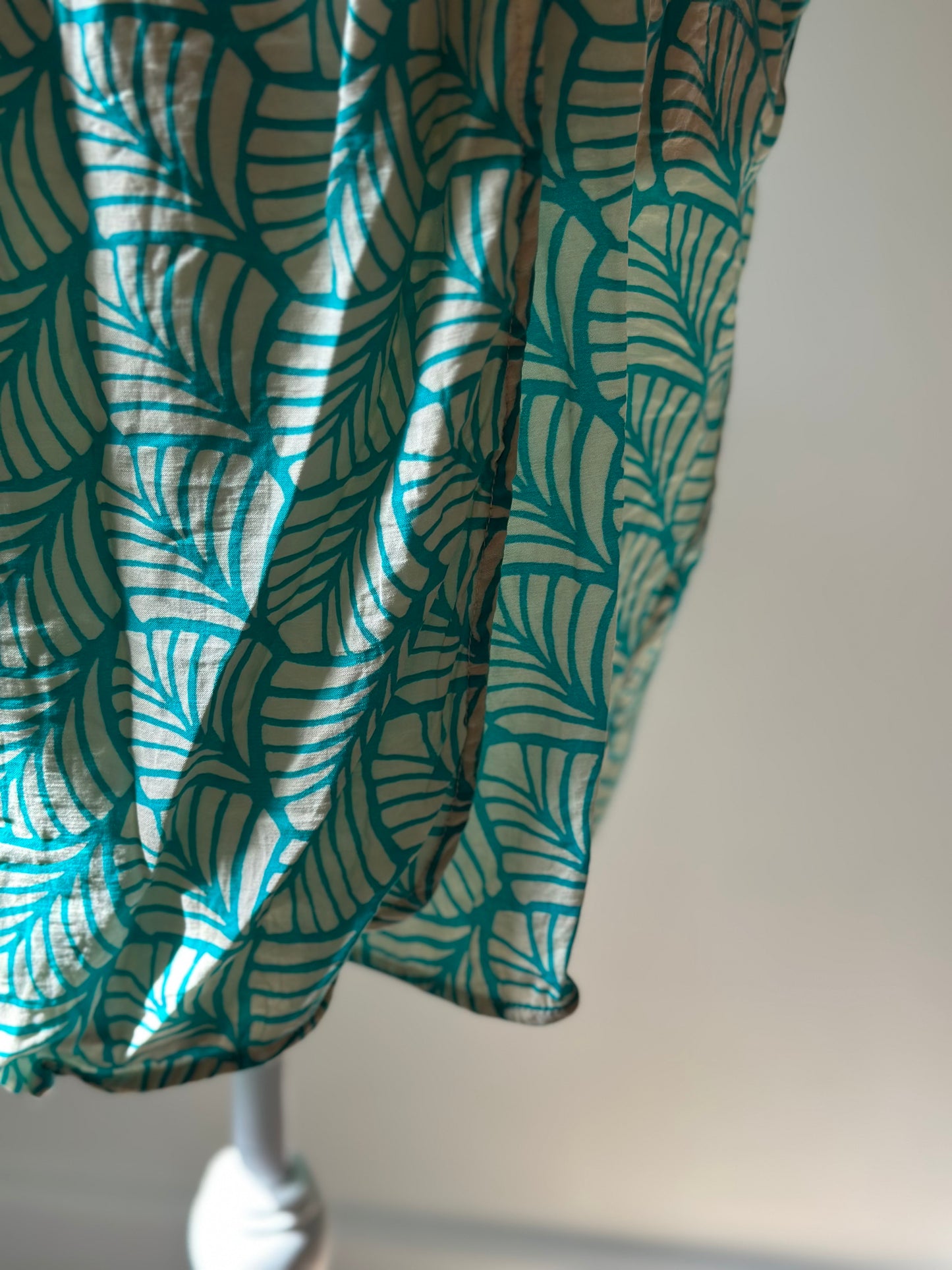 Robe d’été cache-cœur imprimé turquoise et blanc T.38