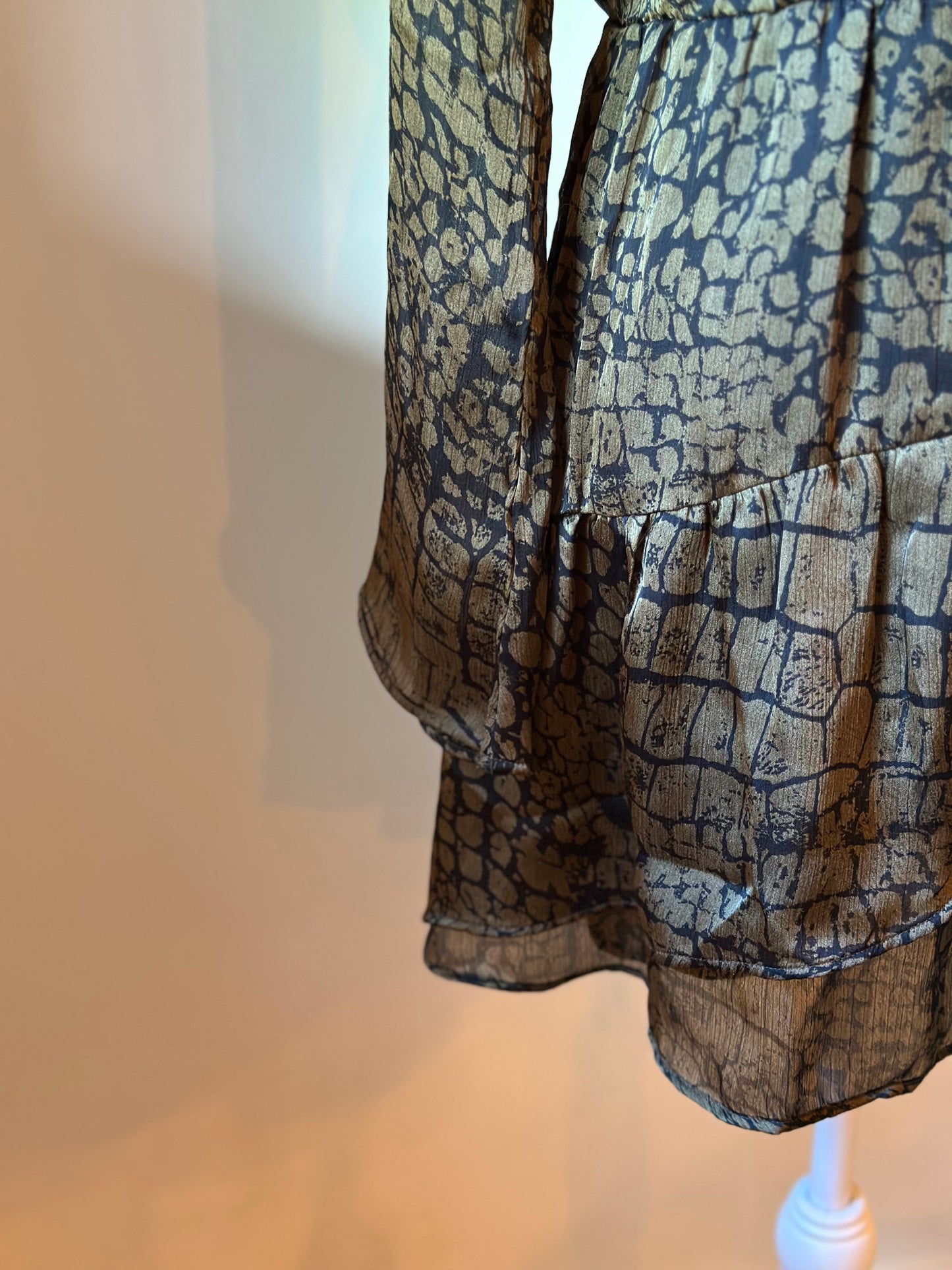 Robe fluide imprimé animalier kaki et noir manches longues T.36