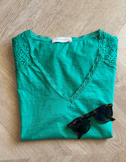 Top dentelle épaules vert en coton T.40