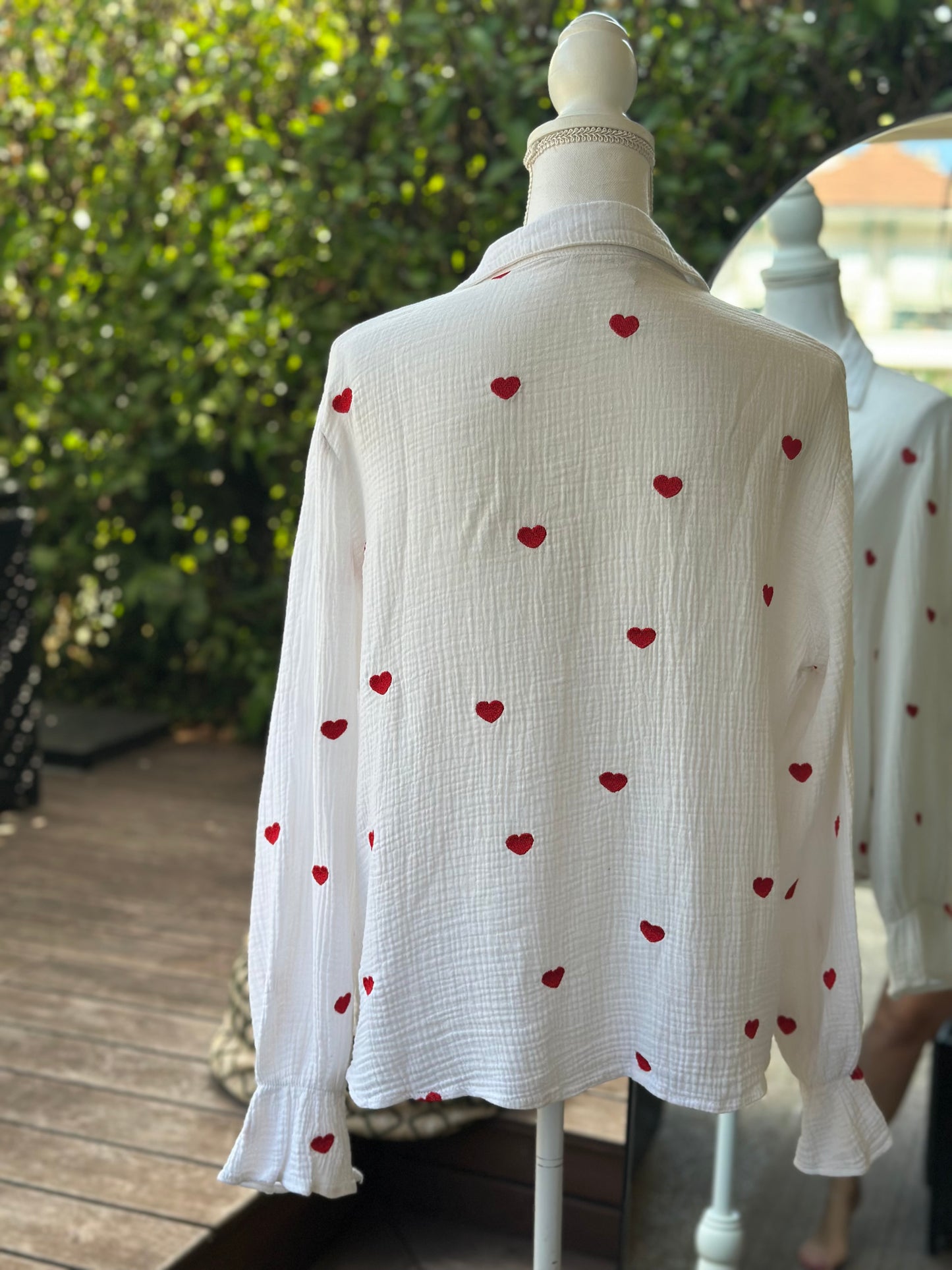 Chemise en gaze de coton brodée cœurs T.36/38