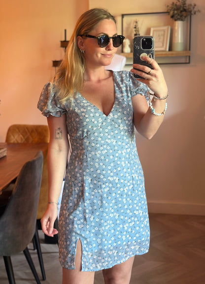 Robe courte fleurie bleu pastel T.36