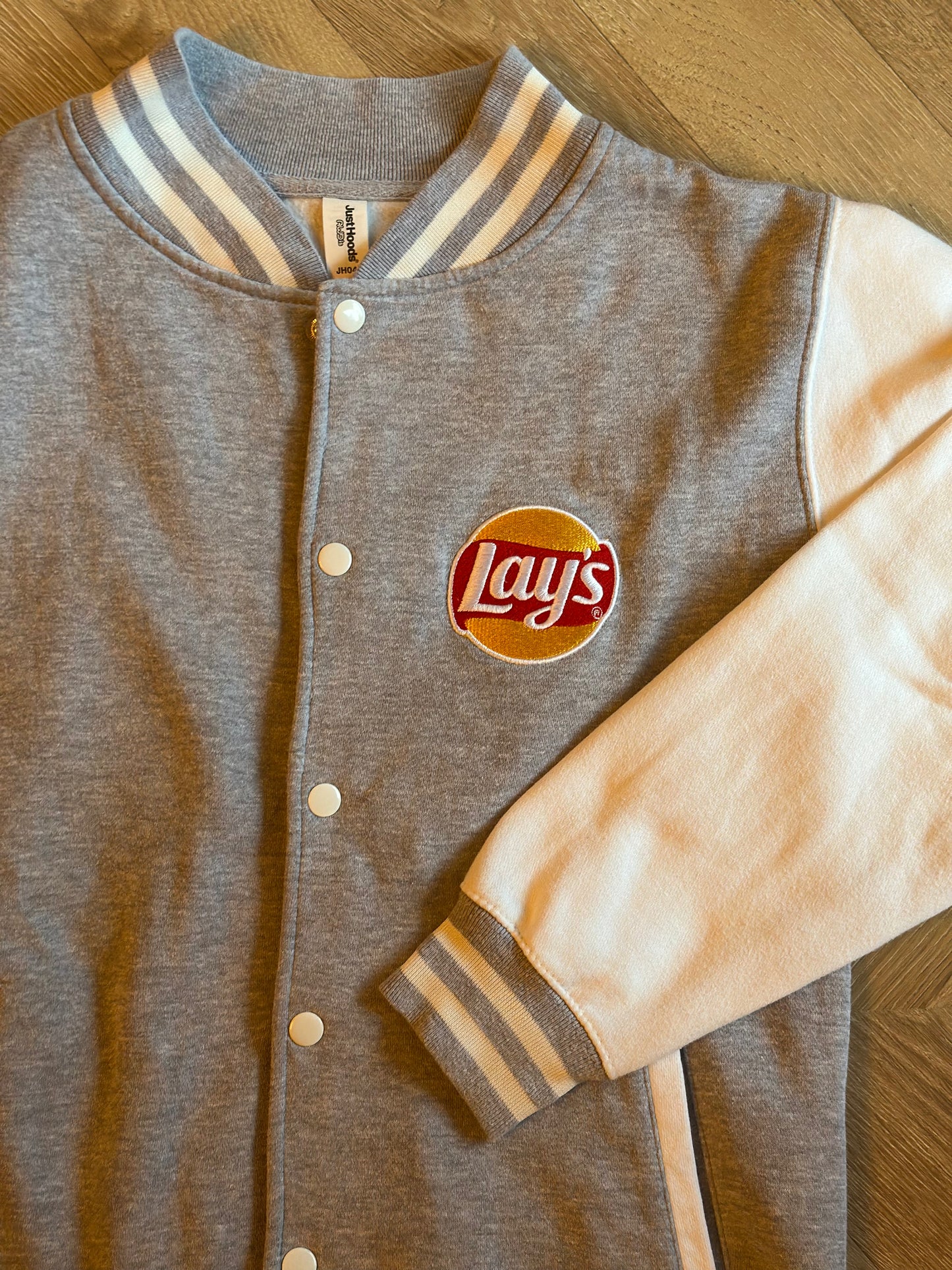 Veste teddy varsity gris et blanc logo Lay’s brodé T.38/40